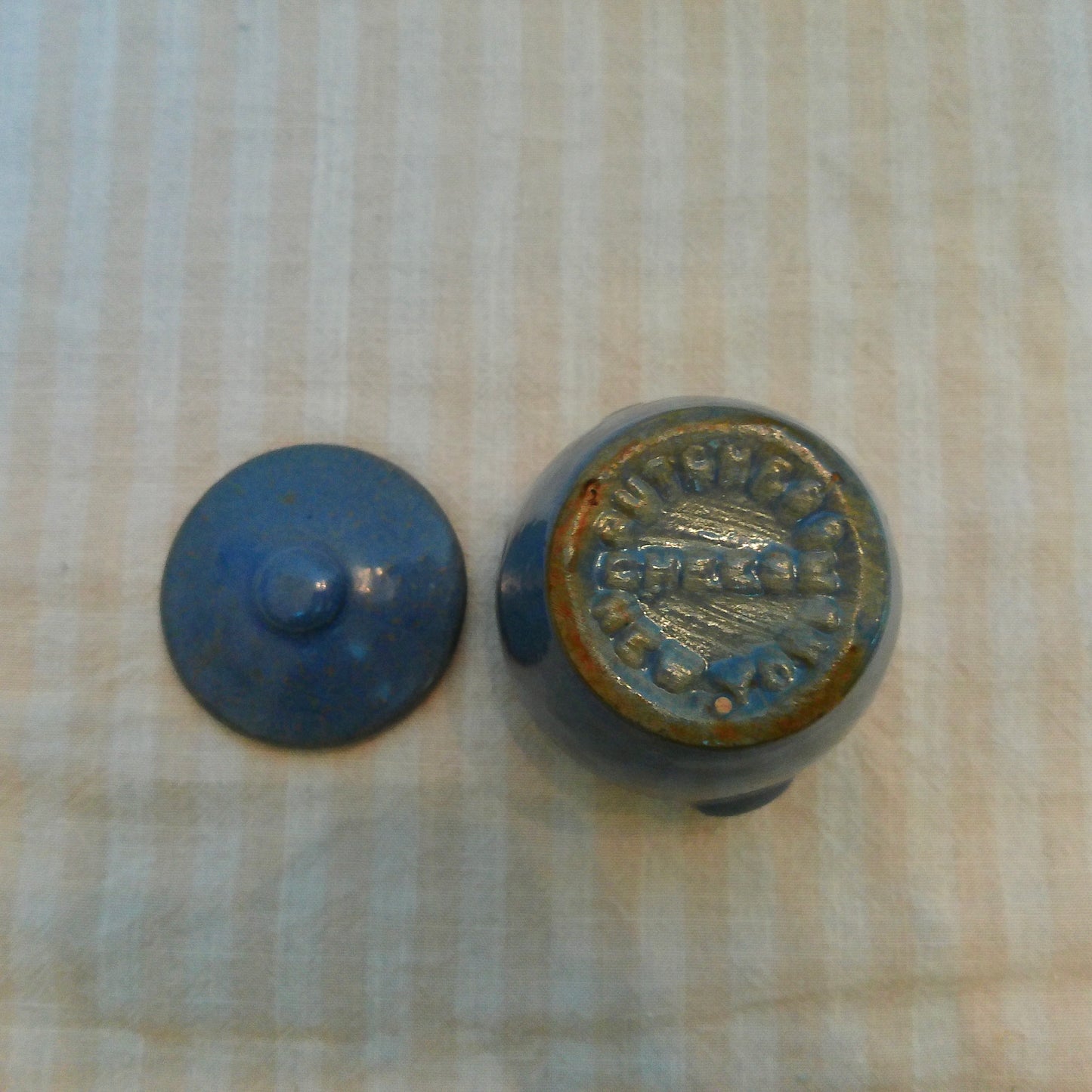 19 Dutchess Cheese NY Small Crock with Lid